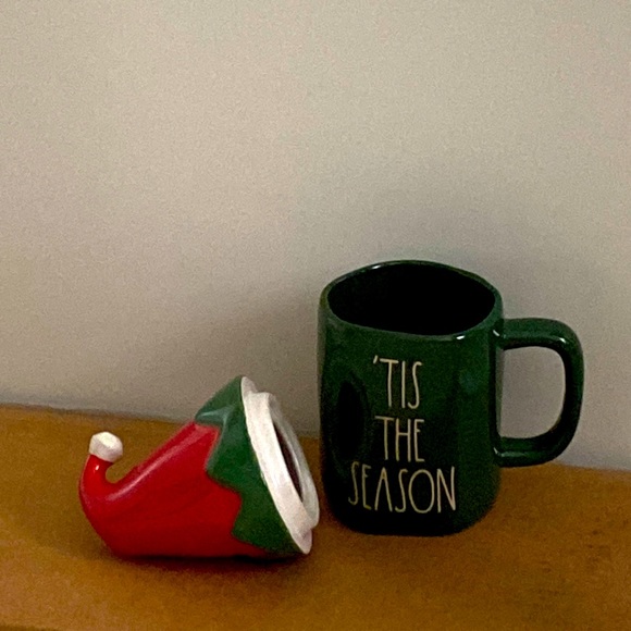 Rae Dunn Christmas mug with festive elf topper hat Tis the Season gift - Picture 2 of 2